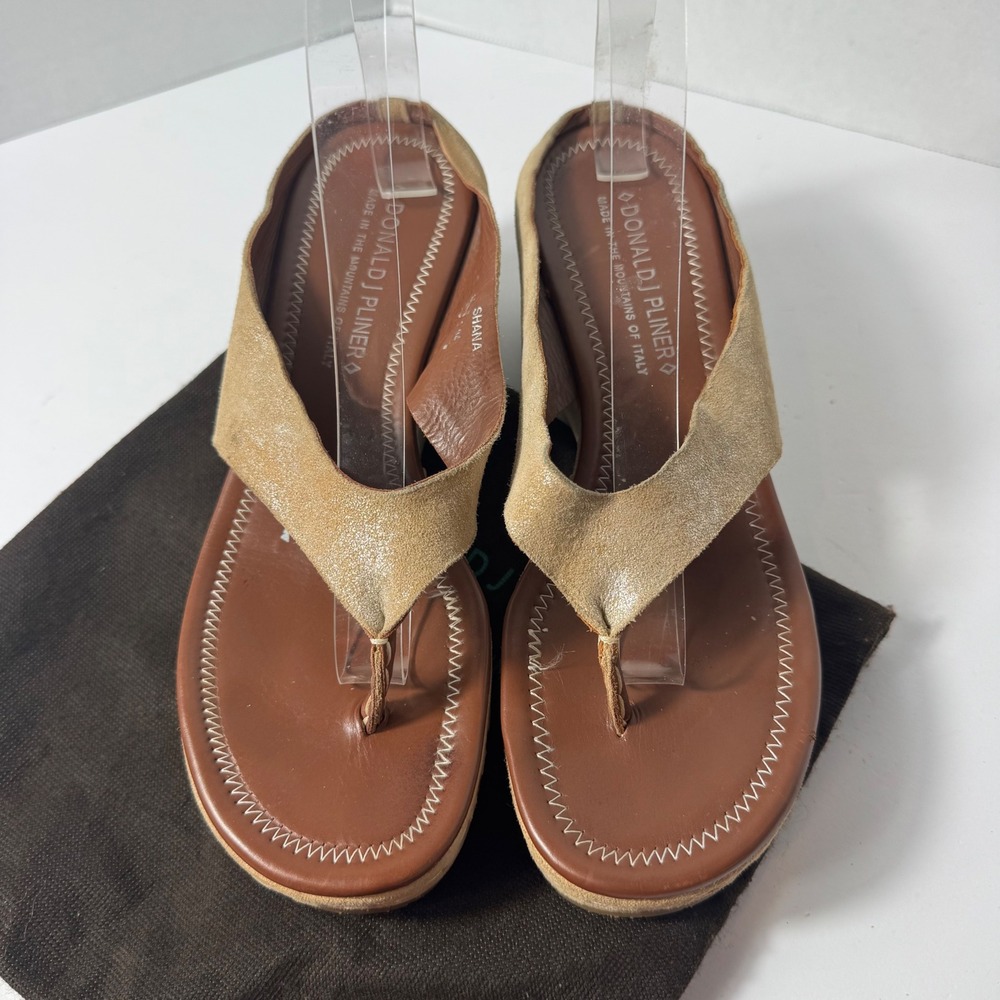 Donald J Pliner Shana Gold Metallic Suede Wedge Thong Sandals Womens 9 M Italy